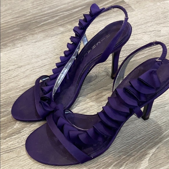 Michael Purple Ruffle Heels - Picture 2 of 4